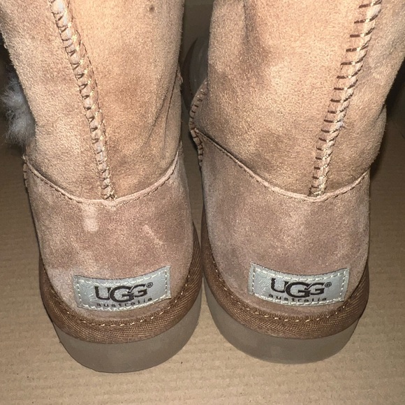 Ugg Wonen’s Bailey Button Triplet Boot - Picture 7 of 12